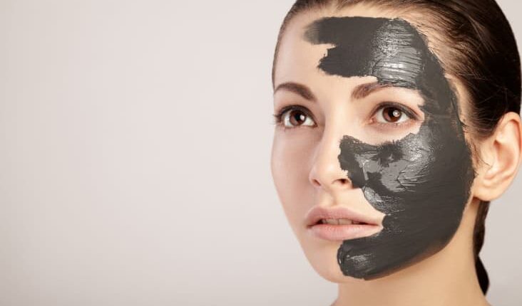ماسك الفحم للوجه في البيت